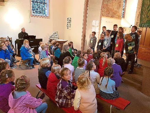 In der Martinskirche wurden die Kinder auf ihren künftigen Schulalltag eingestimmt.  Foto: Burkhardt Foto: Schwarzwälder-Bote
