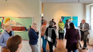 Die Ausstellungseröffnung mit Werken von Simon Dittrich lockte am Sonntag viele Besucher in die Villa Eugenia. Foto: Klaus Stopper