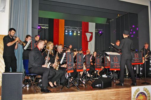 Die Bundeswehr Big Band aus München spielt in Meßstetten.  Foto: Sauter Foto: Schwarzwälder Bote