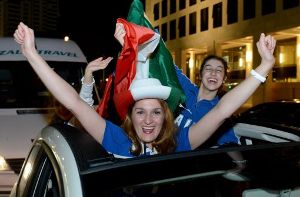 Lautstark feierten die italienischen Fans in der Nacht auf Sonntag den Sieg ihrer Mannschaft - für einige jedoch zu laut. (Symbolfoto) Foto: dpa