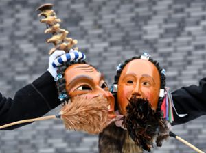 Mit dem sogenannten Abstauben der Masken beginnt traditionell die Fastnacht in Baden-Württemberg. Deren Stattfinden steht in diesem Jahr jedoch auf wackeligen Beinen. Foto: dpa