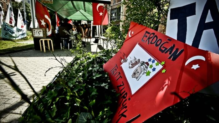 Türken in Stuttgart warnen vor religiöser Diktatur