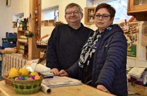 Fritz und Olga Lehmann begrüßen seit dem Jahr 1996 Kunden  in ihrem Hofladen in der Martin-Luther-Straße 14. Verkauft werden frische und regionale Produkte sowie Selbstgemachtes. Foto: Piskadlo