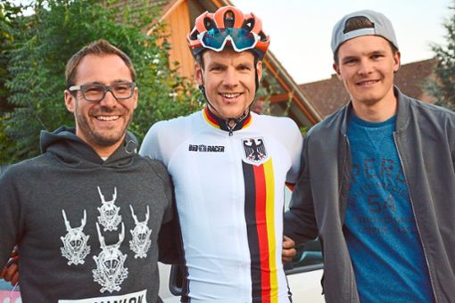 Jonas Koch umrahmt von Stephan Duffner (RC-Villingen, Embrace the World) und Jan Hugger (Team Lotto Kern Haus), die ebenfalls eingeladen waren.  Foto: Hugger