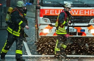 Die ganze Nacht auf Freitag ist die Feuerwehr in Stuttgart-Zuffenhausen im Einsatz gewesen. Bei Schweißarbeiten an einem Haus war ein Feuer ausgebrochen. Foto: dpa/Symbolbild