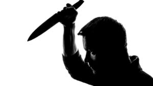 Maskierter Mann überfällt mit Messer Spielothek 