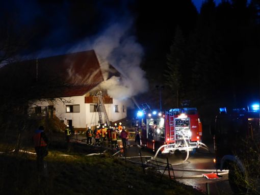 In Mühlenbach hat am Donnerstag ein Wohnhaus gebrannt. Foto: Kleinberger
