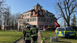 Die Feuerwehr rückte aus zum Einsatz im Schloss Lindich. Foto: Stopper