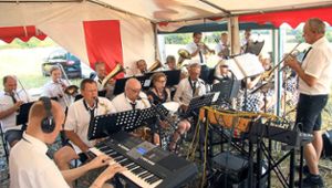 Die Band Black and White unterhielt beim Sommerfest auf dem Rödelsberg in Schopfloch.    Fotos: Ade Foto: Schwarzwälder Bote