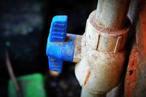 Marode Wasserleitungen sind ein Burladinger Problem. Lösungsvorschläge gibt es einige.  Foto: Biswa Foto: Schwarzwälder Bote