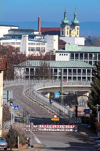 Die Schellenbergbrücke ist voraussichtlich bis Ende Oktober nur noch für Fußgänger passierbar. Foto: Vollmer