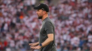Nur die Ruhe: der VfB-Trainer Sebastian Hoeneß will das Spiel in Bremen mit seiner Mannschaft kontrollieren. Foto: Baumann/Julia Rahn