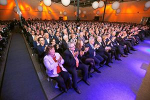 2300 Gäste aus der ganzen Region verfolgten die Rede von Roland Mack, Inhaber des Europaparks, beim  IHK-Neujahrstreff in den  Messehallen. Foto: Marc Eich
