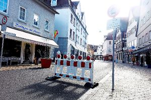 Barken und Schilder haben in der Marktstraße wohl   bald ausgedient.  Poller sollen am Wochenende  die Durchfahrt verhindern. Foto: Schwarzwälder-Bote