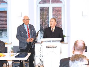 Eugen Kirn (rechts) hielt die Laudatio auf den scheidenden Bezirksvorsitzenden Harry Mootz. Fotos: Meschkan Foto: Schwarzwälder-Bote