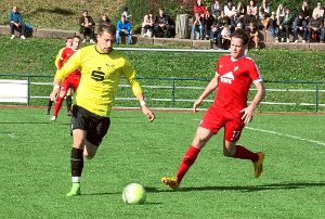 Neuzugang Christian Braun (links) hat beim SV Zimmern richtig eingeschlagen. Der Torjäger, der vom Verbandsligisten FC Bad Dürrheim kam, führt mit 18 Treffern die Torjägerliste in der WFV-Landesliga, Staffel 3, an.   Foto: Peiker