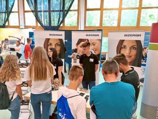28 Unternehmen aus der Region haben sich beim Berufsinfotag den Schömberger Schülern vorgestellt.  Foto: Schule Foto: Schwarzwälder Bote