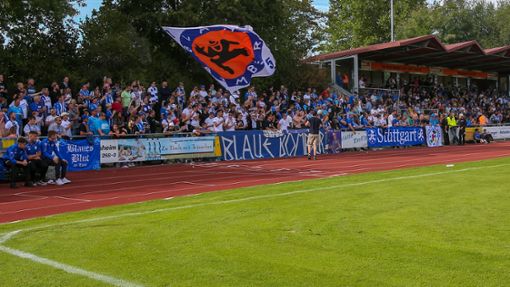 Im August 2021 waren 1400 Zuschauer im Wasenstadion bei der Partie SGV Freiberg gegen Stuttgarter Kickers. Foto: Baumann/Julia Rahn