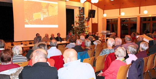 Rund 60 Bürger waren der Einladung zur Einwohnerversammlung in Dobel gefolgt. Foto: Gegenheimer Foto: Schwarzwälder Bote
