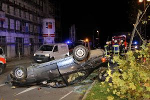 Bei einem Unfall in Kirchheim unter Teck sind am frühen Sonntagmorgen fünf Menschen verletzt worden. Foto: www.7aktuell.de | Christian Schlienz