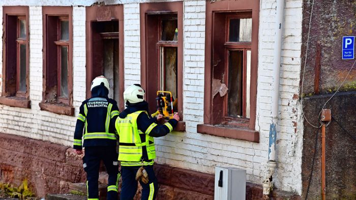 Ermittlungen zur Brandursache laufen - Polizei sucht Zeugen