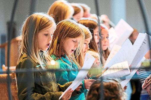 Viel Spaß haben die Kinder bei den derzeitigen Proben für ein Luther-Musical, das am 27. Oktober in der Nagolder Stadtkirche zur Aufführung kommt. Foto: Fritsch Foto: Schwarzwälder-Bote
