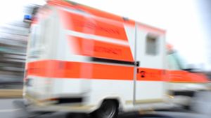 Zwei Autofahrer auf B28 bei Rottenburg verletzt