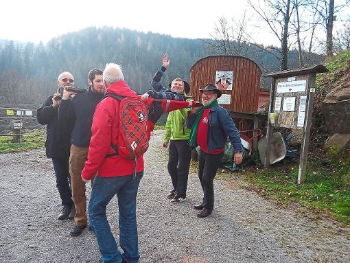 Die Wanderführer des Schwarzwaldvereins Bad Liebenzell zeigten, wie wichtig die regelmäßige Teilnahme an Erste-Hilfe-Kursen ist.  Foto: Verein Foto: Schwarzwälder-Bote