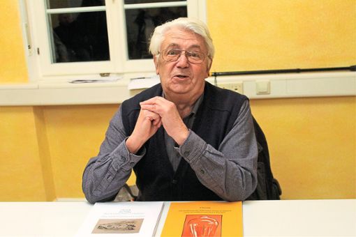 Helmut Meyerhöfer stellte sein neues Buch in Schnellingen vor. Foto: Störr