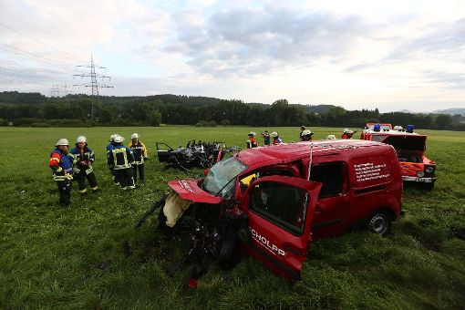 Nach dem tödlichen Unfall auf der B 27 sucht die Polizei einen Lkw-Fahrer.  Foto: Steffen Maier