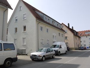In diesem Haus in der Ebinger Baschianstraße hat der Tatverdächtige gewohnt. Das Wohnhaus wurde am Montag durchsucht. Foto: Eyrich