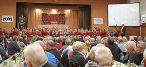Gleich zwei Dirigenten wechselten sich beim Konzert des Musikvereins Hirrlingen ab.  Fotos: Scharnowski Foto: Schwarzwälder Bote