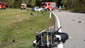 Motorrad bei Unfall in zwei Teile gerissen 