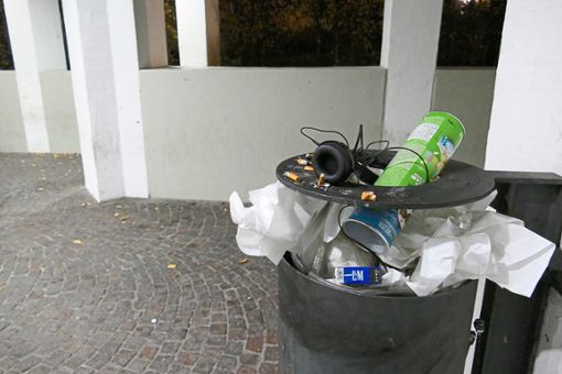 Zigarettenstummel und Müll stapeln sich regelmäßig in der Stadtmitte. Foto: Otto