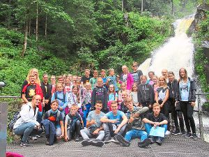 Beim   Ministrantenlager der Minis  von St. Anna  im Schwarzwald wurden auch die bekannten Triberger  Wasserfälle besucht. Foto: Stehle Foto: Schwarzwälder-Bote