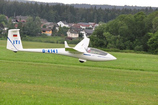 Überflieger: Heiko Schwenk vom LSV Münsingen-Eisberg gewann alle vier Luftrennen der Clubklasse. Fotos: Schwark Foto: Schwarzwälder-Bote