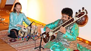 Florian Schiertz (links)  und Kalyanjit Das sorgen für einen musikalischen Abend der Extraklasse. Foto: Richard Schuster
