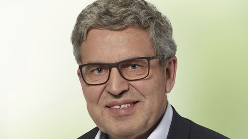 Erich Kiefer verlässt das Finanzamt in Freudenstadt. Foto: Kiefer