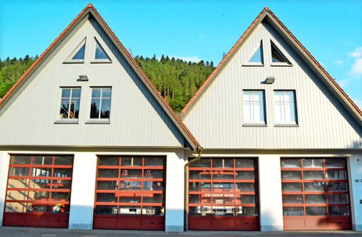 Am Feuerwehrgerätehaus Schenkenzell in der Spannstattstraße gibt es die Möglichkeiten eines kleinen Flächenerwerbs, um Dusch- und Umkleideräume zu erweitern. Foto: Herzog