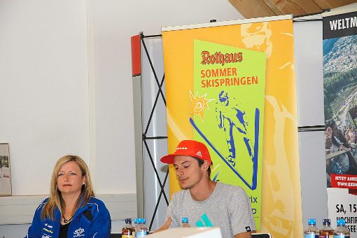 Mannschaftsolympiasieger Andreas Wank, der schon lange  in Hinterzarten wohnt, und Tanja Metzler, die Skiclubvorsitzende, freuen sich auf die Skisprungelite und die Fans beim Sommerskispringen. Foto: Kerdraon Foto: Schwarzwälder-Bote
