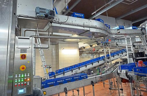 Der neue Kastenwascher der Fürstenberg-Brauerei in Donaueschingen hat rund 280 000 Euro gekostet. Er reinigt pro Stunde 3000 Getränkekästen. Foto: Patrick Ganter