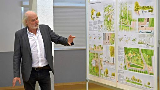 Professor Hubert Möhrle von Möhrle + Partner aus Stuttgart erläuterte die Vorgaben und die Gedanken sowie die daraus resultierenden Planungen. Foto: Riedlinger