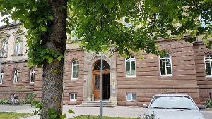 Vor dem Landgericht Hechingen hat am Donnerstag der Prozess um den tödlichen Schuss auf einen 22-jährigen Bisinger begonnen. Foto: skue