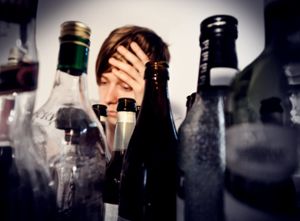 Alkoholmissbrauch  unter Jugendlichen bleibt  Thema im Kreis.   Foto: Fotolia_lassedesignen Foto: Schwarzwälder Bote
