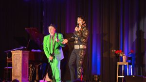 Elvis trifft Elvis, die Musikparodie mit Bernd Kohlhepp (links) und Nils Strassburg war ein Highlight der Comedy-Night im Schömberger Kurhaus. Foto: Bernd Helbig