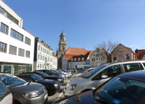 Blech, Blech, Blech: Ob Obertorplatz, Parkhaus, Marktplatz oder Museum – an manchen Tagen sind fast sämtliche Parkplätze in der Oberstadt belegt. Foto: Stopper