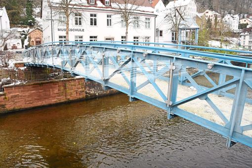 Für 50 000 Euro bekommt die Brücke bei der Kirche St. Maria einen neuen Belag und eine frische Lackierung. Foto: Sum Foto: Schwarzwälder Bote