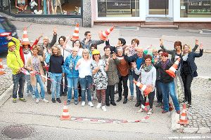 Händler und Mitglieder des Vereins freuen sich über die Neugestaltung der Straße. Foto: Freudenstadt-Marketing