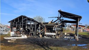 Industriehalle in Balingen brennt komplett aus