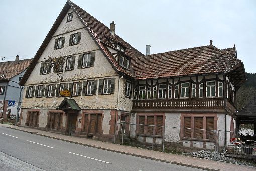 Ganz schön mitgenommen   sieht der denkmalgeschützte   Kloster-Gasthof  Hotel Sonne-Post aus.  Foto: Braun Foto: Schwarzwälder-Bote